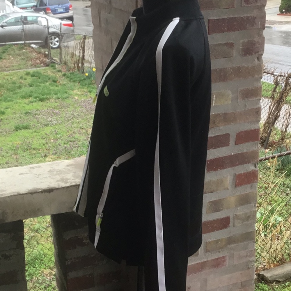 Izod.movement. Black with white stripes jacket. Xl - Picture 3 of 6